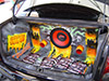 Corsa Sedan, demonstração de produtos Cougar
porta-malas grafitado com subwoofer Extreme, par de co
